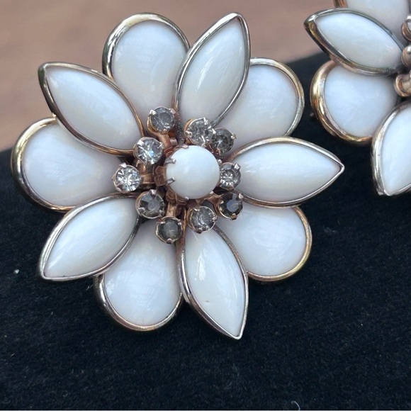 Vintage Kramer Milk Glass Rhinestone Flower Earrings - Picture 9 of 10